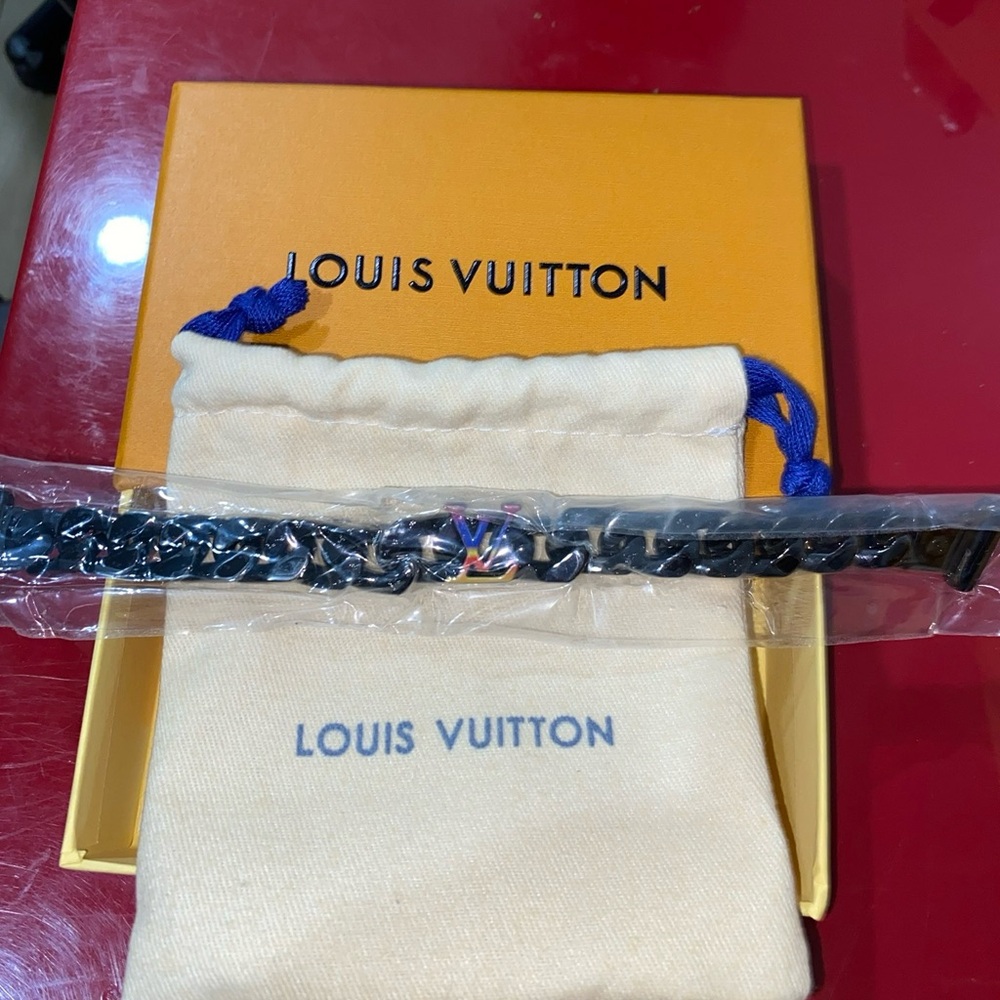 Louis Vuitton Monogram Tour cuban necklace